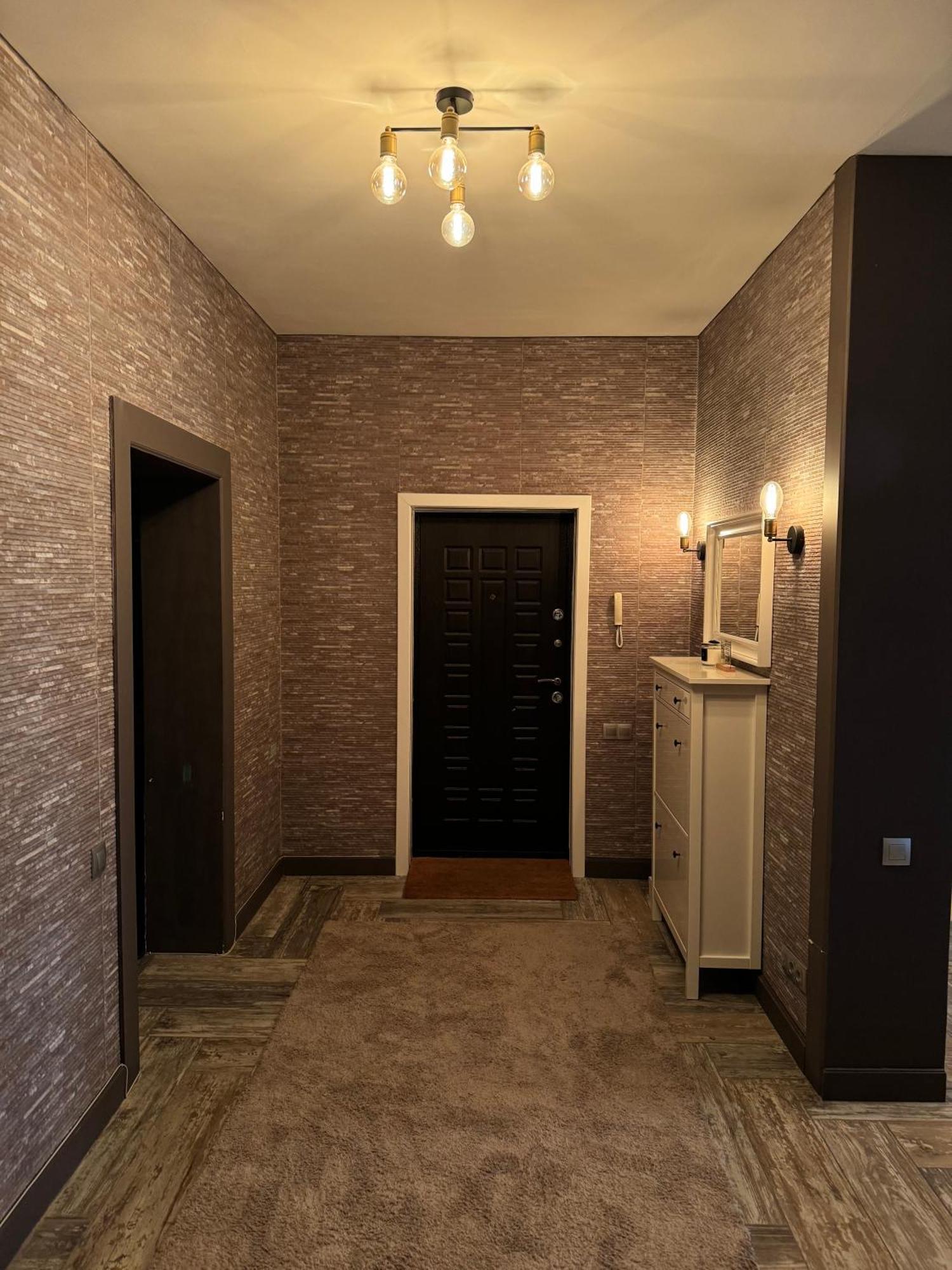 Middle Deer Cave In Urban Apartment *